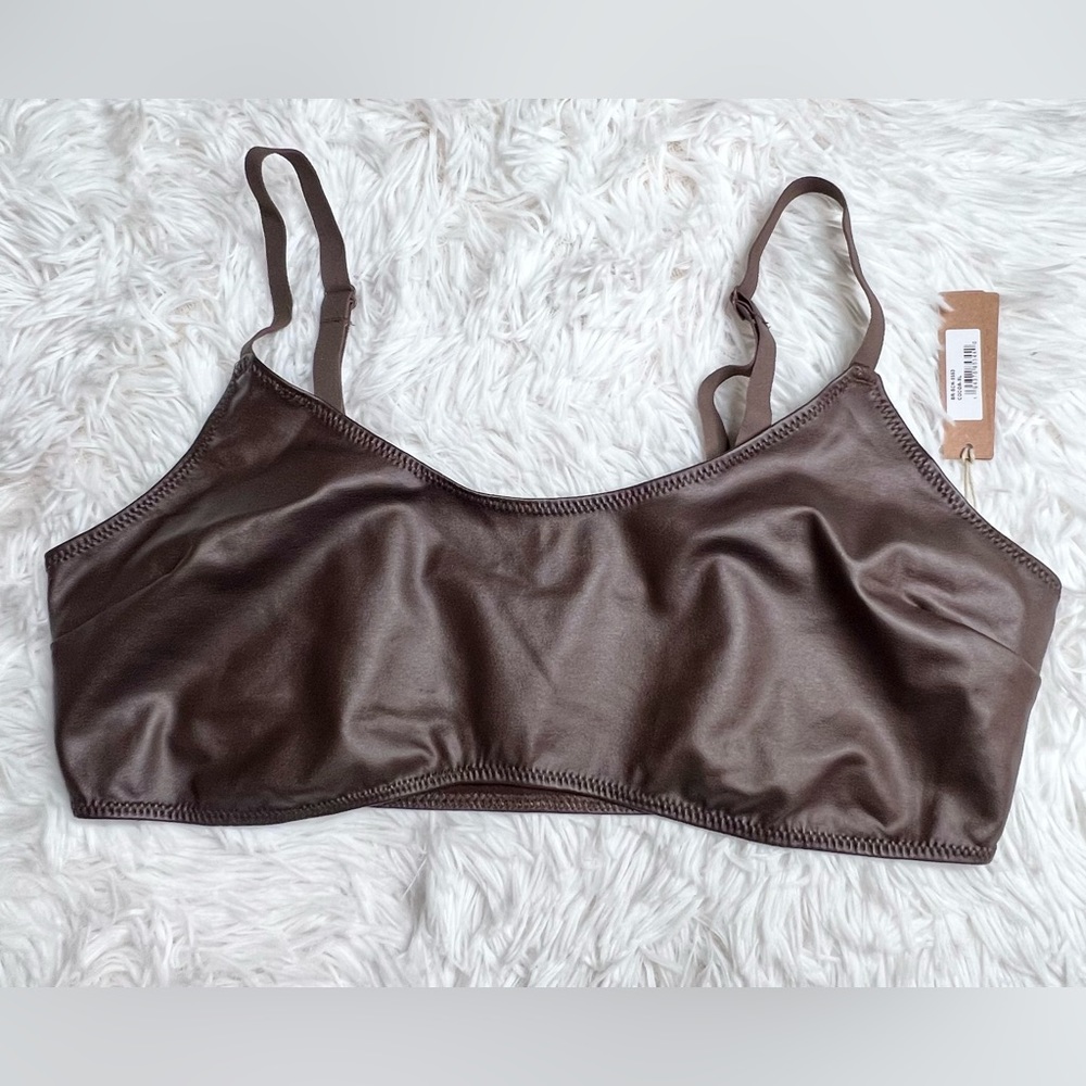 SKIMS Wet Jersey Scoop Bralette in Cocoa - Picture 10 of 11